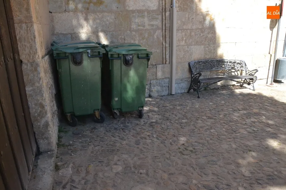 Foto 5 - En marcha una nueva tanda de retirada de contenedores soterrados del centro hist&oacute;rico mirobrigense