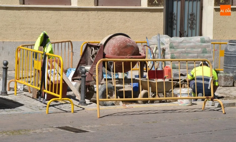 Foto 4 - En marcha una nueva tanda de retirada de contenedores soterrados del centro hist&oacute;rico mirobrigense
