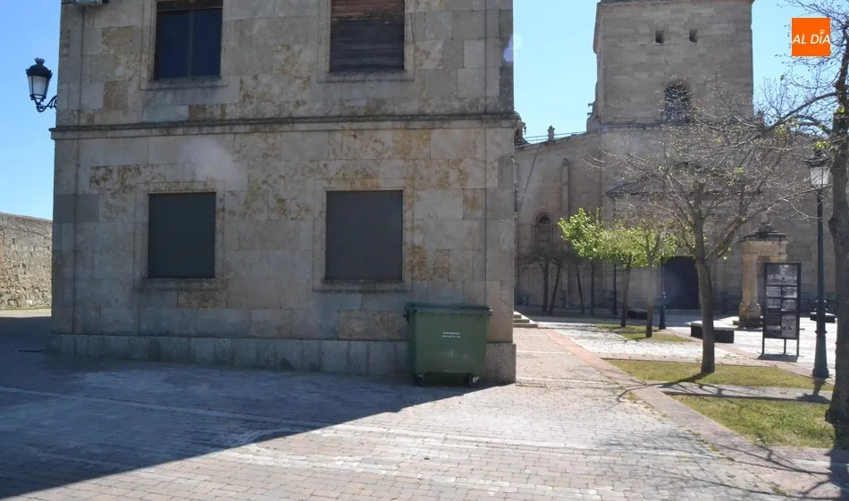Foto 9 - En marcha una nueva tanda de retirada de contenedores soterrados del centro hist&oacute;rico mirobrigense