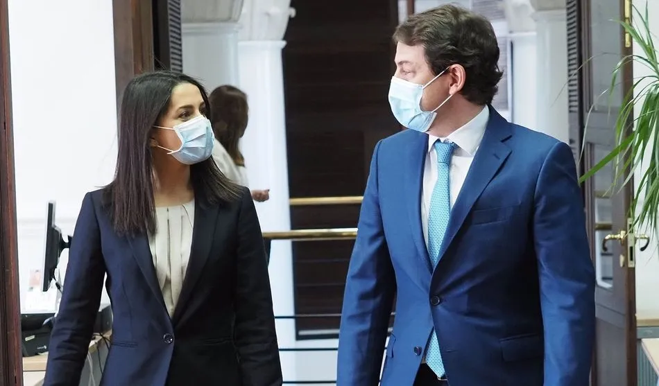 Encuentro del presidente de la Junta, Alfonso Fernández Mañueco, y la presidenta de Cs, Inés Arrimadas Foto de CLAUDIA ALBA