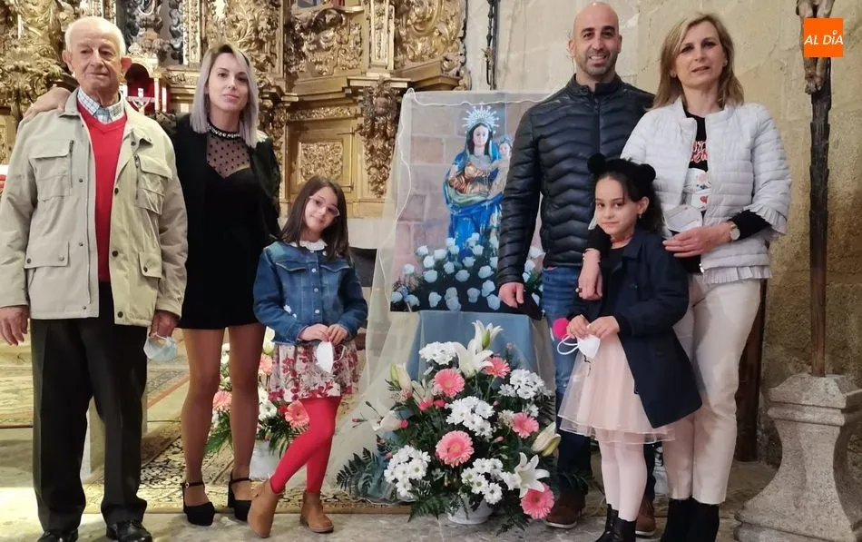 Foto 2 - Los vecinos de Yecla de Yeltes celebran una misa en honor a la Virgen del Castillo  