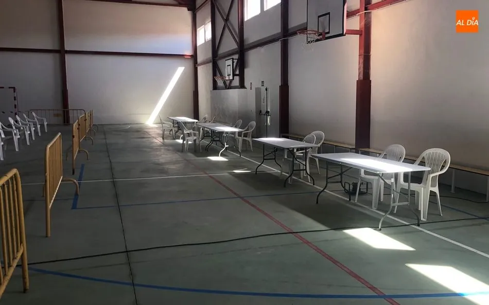 Foto 4 - El Ayuntamiento de Barruecopardo acondiciona el pabell&oacute;n polideportivo para vacunaciones masivas  