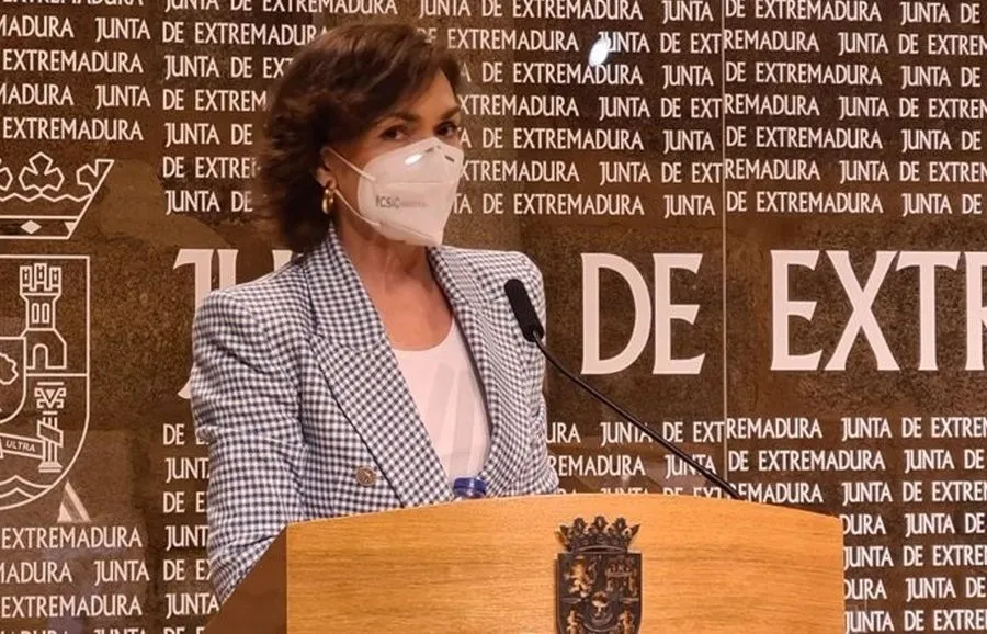 La vicepresidenta primera del Gobierno, Carmen Calvo, en rueda de prensa en Mérida. Foto JUNTA DE EXTREMADURA