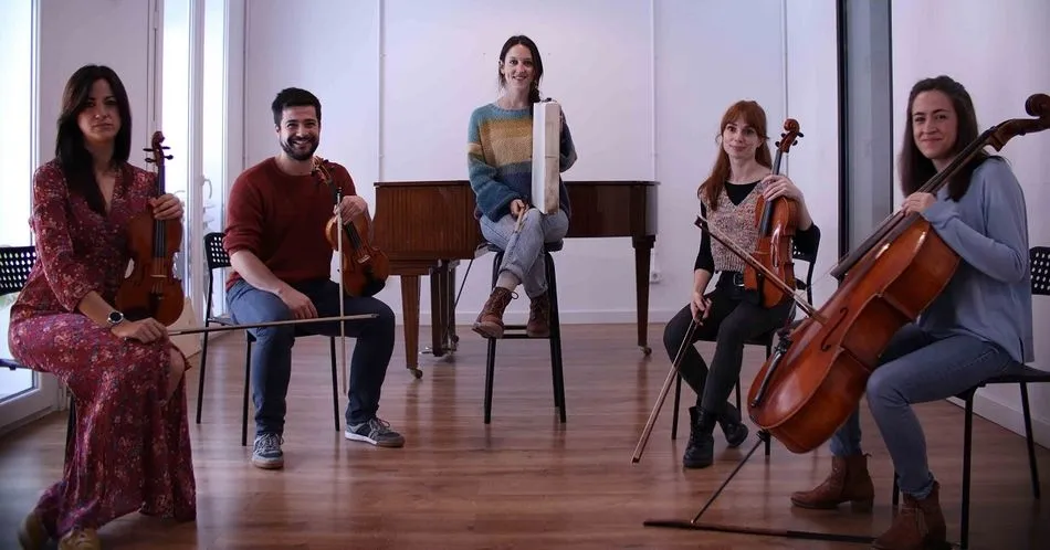Concuerda Quinteto, una agrupación musical integrada por: Cecilia Beguería (violín I), Pedro Quirico (violín II), Carolina Jiménez (viola), Blanca García (violoncello) y Elia Cornejo (voz)