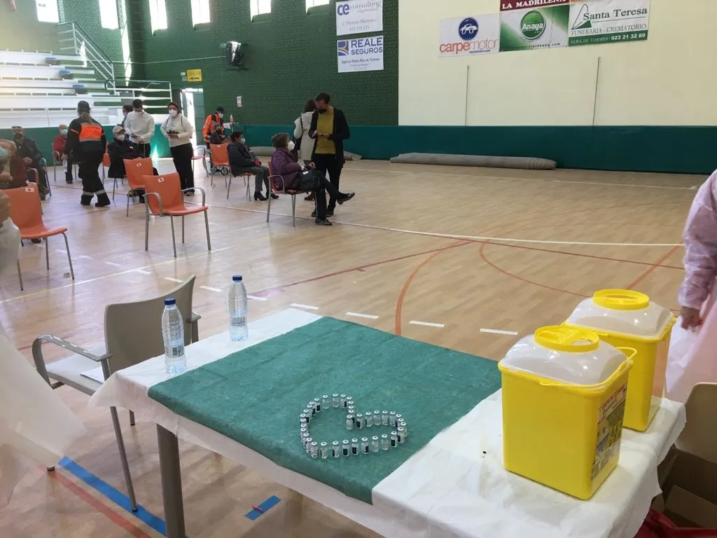 Pabellón municipal de Alba de Tormes durante la vacunación