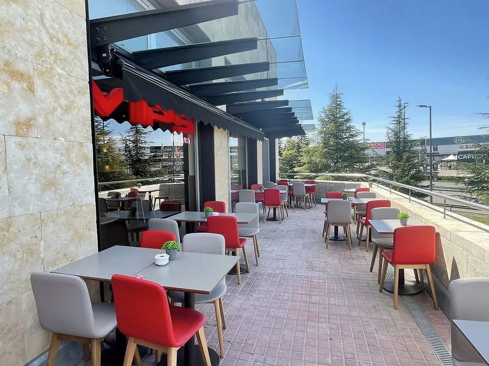 Foto 3 - Cafeter&iacute;as, cervecer&iacute;as y restaurantes del CC El Tormes siguen ofreciendo servicio en las nuevas...