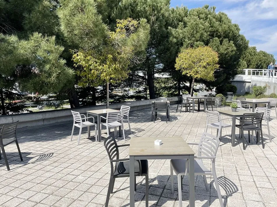 Foto 2 - Cafeter&iacute;as, cervecer&iacute;as y restaurantes del CC El Tormes siguen ofreciendo servicio en las nuevas...