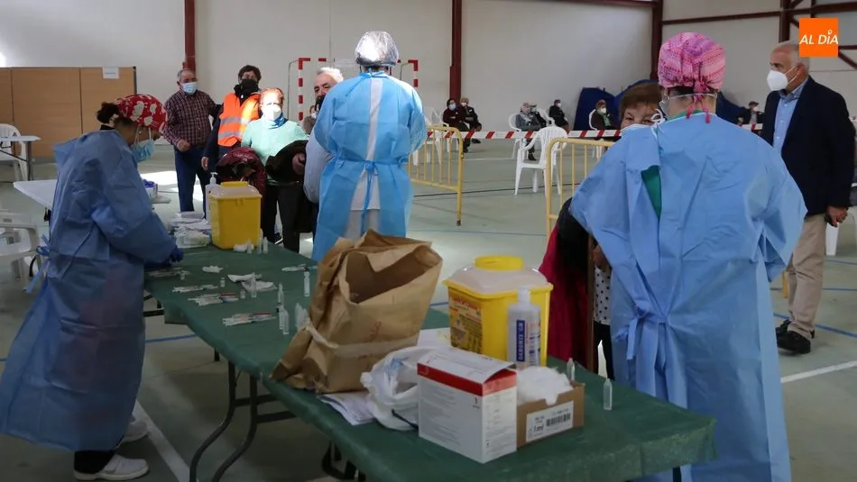 Momento de la vacunación que se ha desarrollado en Barruecopardo