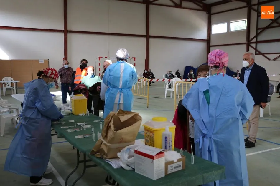 Foto 9 - Nueva jornada de vacunaci&oacute;n en Arribes con 282 dosis de Pfizer administradas en Vitigudino,...