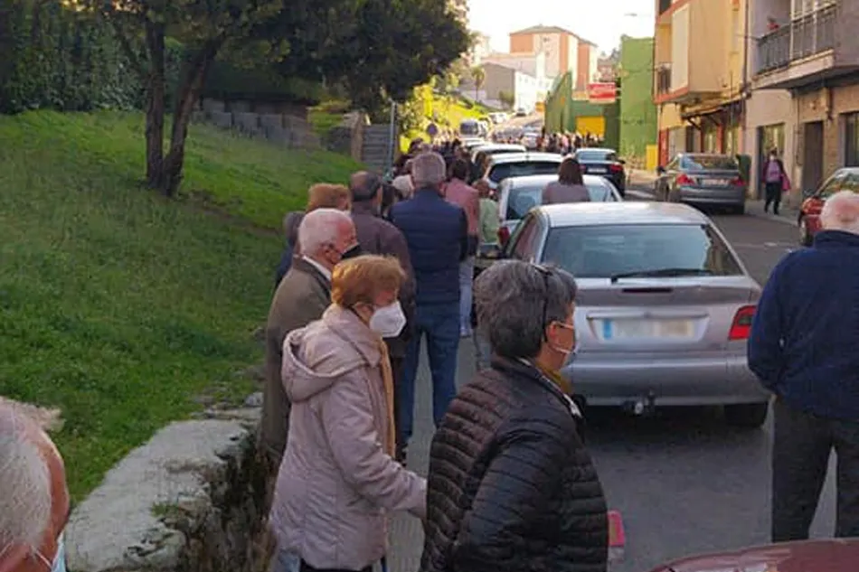 Foto 2 - El equipo de Gobierno elude responsabilidades ante las aglomeraciones del d&iacute;a de la vacunaci&oacute;n...