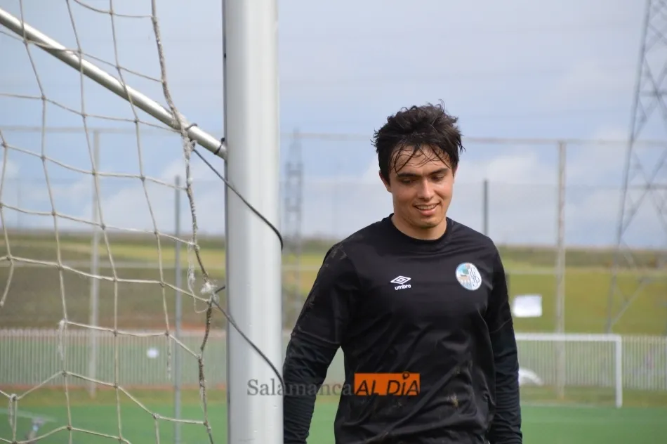 Foto 7 - Juancho le gana la batalla a Navas por ser el &lsquo;9&rsquo; del Salamanca en Oviedo en un entrenamiento...
