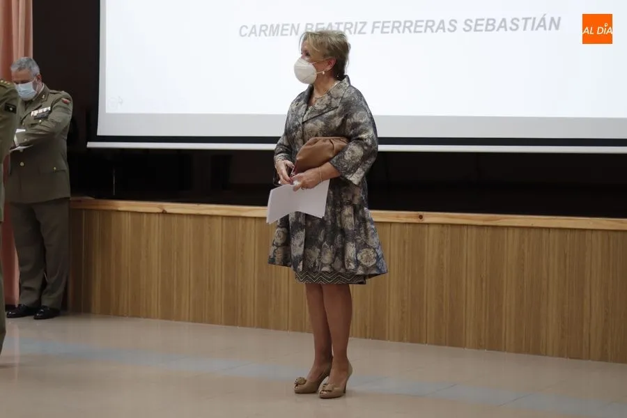 Foto 7 - La periodista Carmen Ferreras recibe el reconocimiento de 'Embajadora Marca Ej&eacute;rcito' en Salamanca