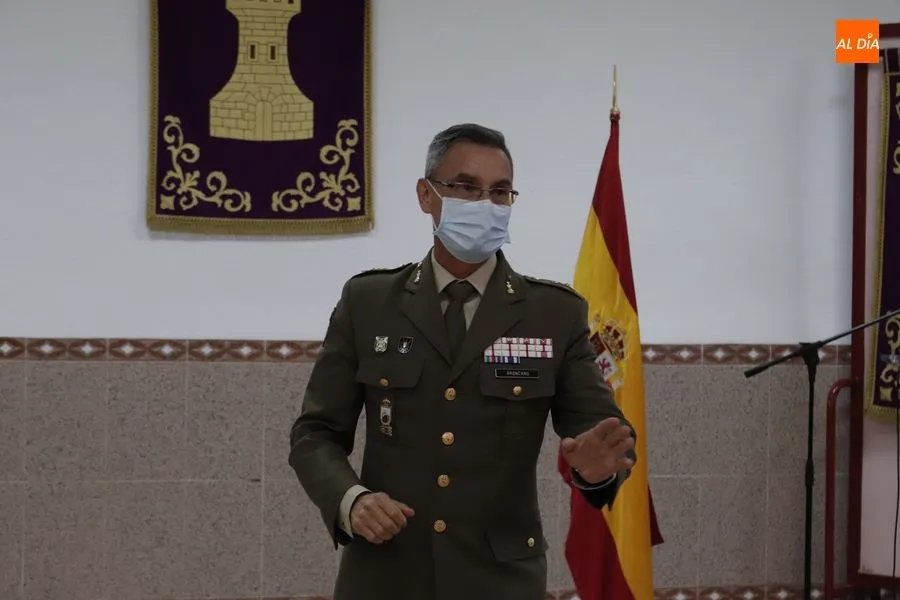 Foto 5 - La periodista Carmen Ferreras recibe el reconocimiento de 'Embajadora Marca Ej&eacute;rcito' en Salamanca