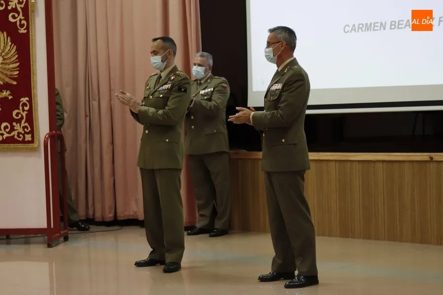 Foto 3 - La periodista Carmen Ferreras recibe el reconocimiento de 'Embajadora Marca Ej&eacute;rcito' en Salamanca