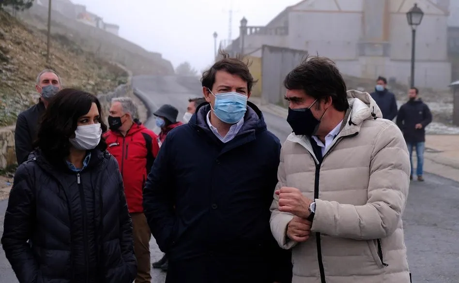 Visita de Mañueco y Ayuso a Navacerrada. Foto JCYL