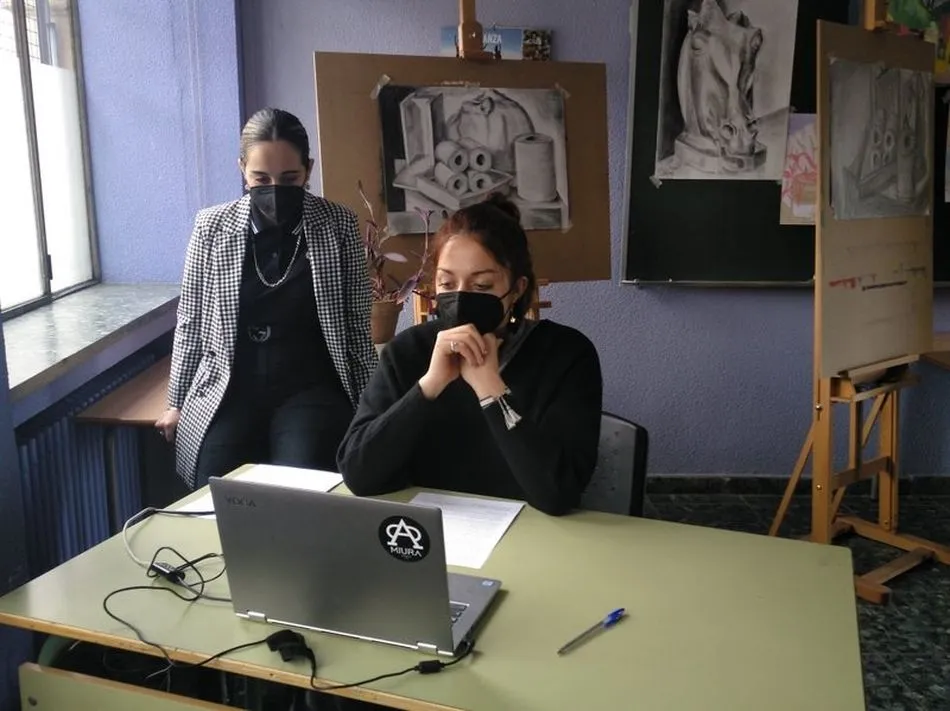 Cristina Hidalgo y Claudia Reinoso, alumnas del Bachillerato de Artes