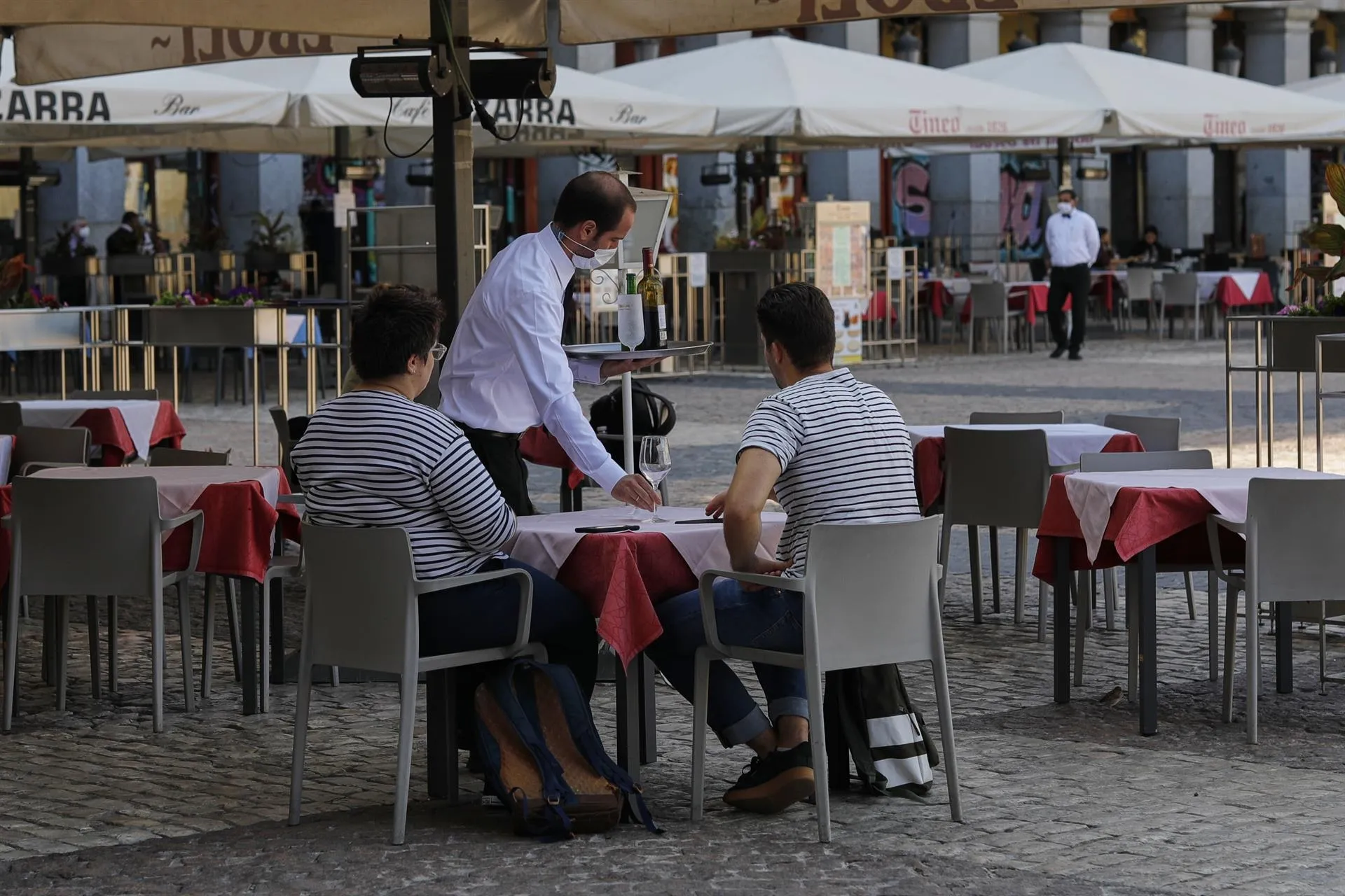 Varias personas en una terraza de Madrid. Foto: EP