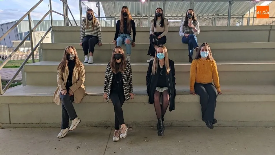 Las dos cortes de honor y las presentadoras de las fiestas de Guijuelo - Kiko Robles