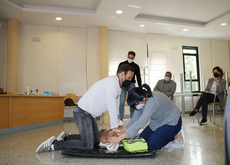 Foto 4 - Carbajosa de la Sagrada comprar&aacute; m&aacute;s desfibriladores para mejorar la seguridad municipal