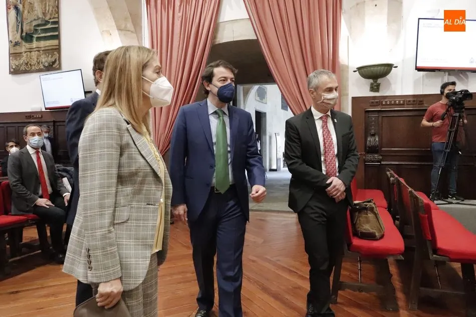 Foto 7 - La USAL nombra socias de honor a Ana Pastor Juli&aacute;n y a Susana Marcos Celestino