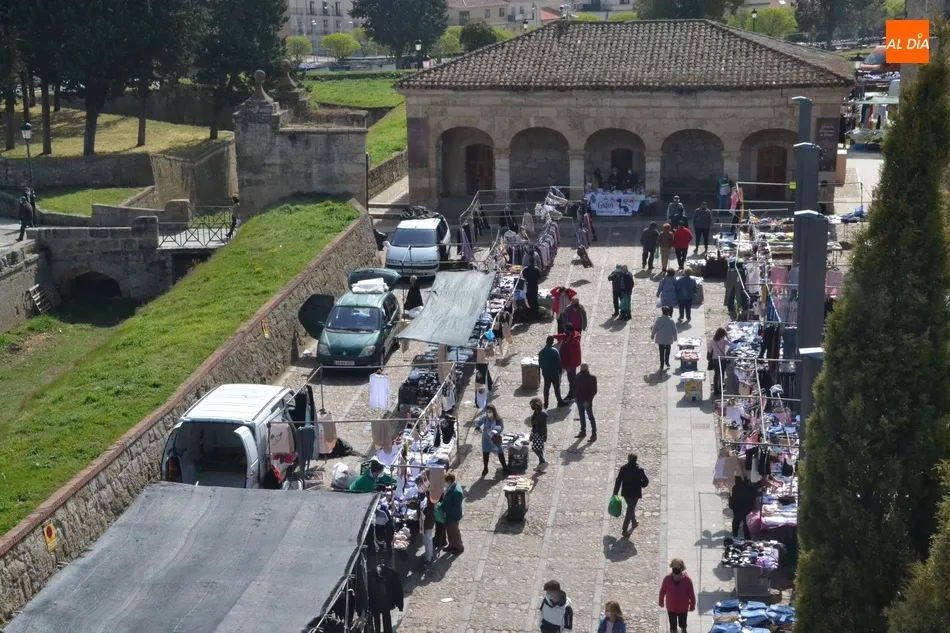 Foto 3 - El mercadillo sabatino pierde otros 10 puestos, 8 por falta de pago y 2 por fusiones  