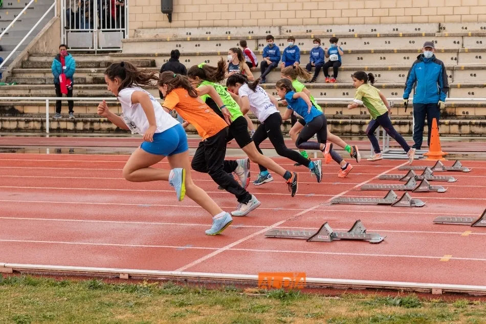 Foto 2 - Las Pistas disfrutan del talento que hay en el atletismo con un gran control