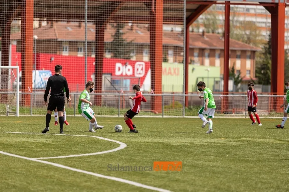 Foto 10 - El f&uacute;tbol base vuelve despu&eacute;s de m&aacute;s de un a&ntilde;o ausente: sin p&uacute;blico, con mascarillas y con...