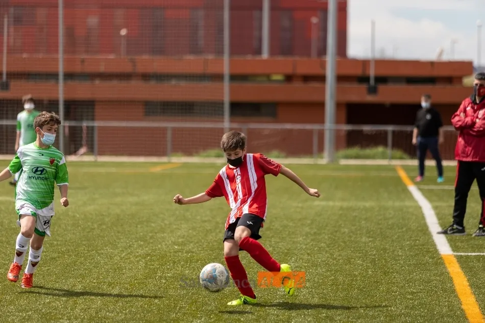 Foto 8 - El f&uacute;tbol base vuelve despu&eacute;s de m&aacute;s de un a&ntilde;o ausente: sin p&uacute;blico, con mascarillas y con...