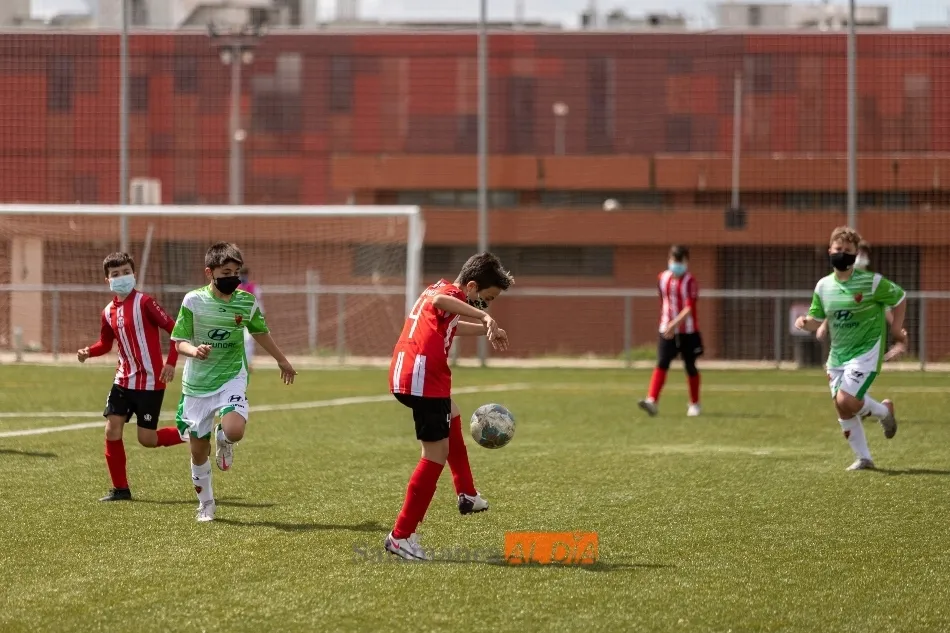 Foto 7 - El f&uacute;tbol base vuelve despu&eacute;s de m&aacute;s de un a&ntilde;o ausente: sin p&uacute;blico, con mascarillas y con...