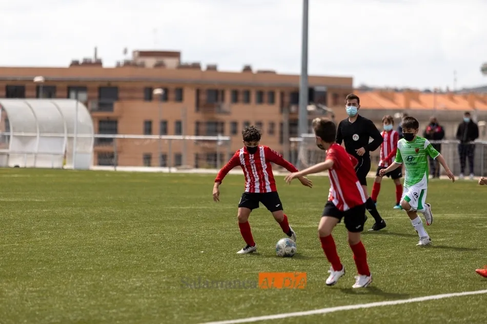 Foto 5 - El f&uacute;tbol base vuelve despu&eacute;s de m&aacute;s de un a&ntilde;o ausente: sin p&uacute;blico, con mascarillas y con...