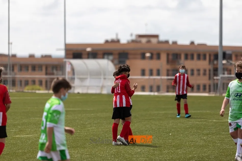 Foto 4 - El f&uacute;tbol base vuelve despu&eacute;s de m&aacute;s de un a&ntilde;o ausente: sin p&uacute;blico, con mascarillas y con...