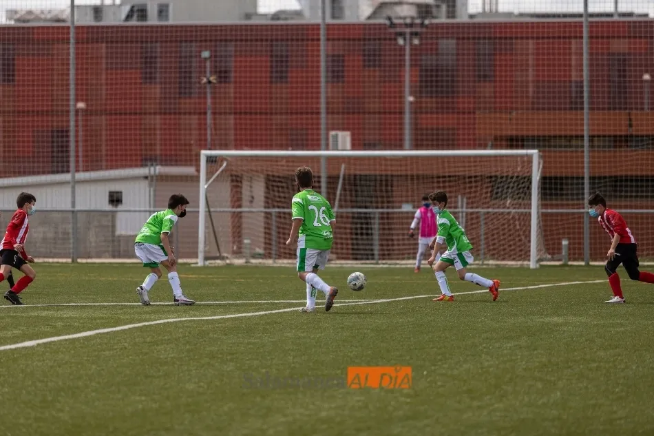 Foto 2 - El f&uacute;tbol base vuelve despu&eacute;s de m&aacute;s de un a&ntilde;o ausente: sin p&uacute;blico, con mascarillas y con...
