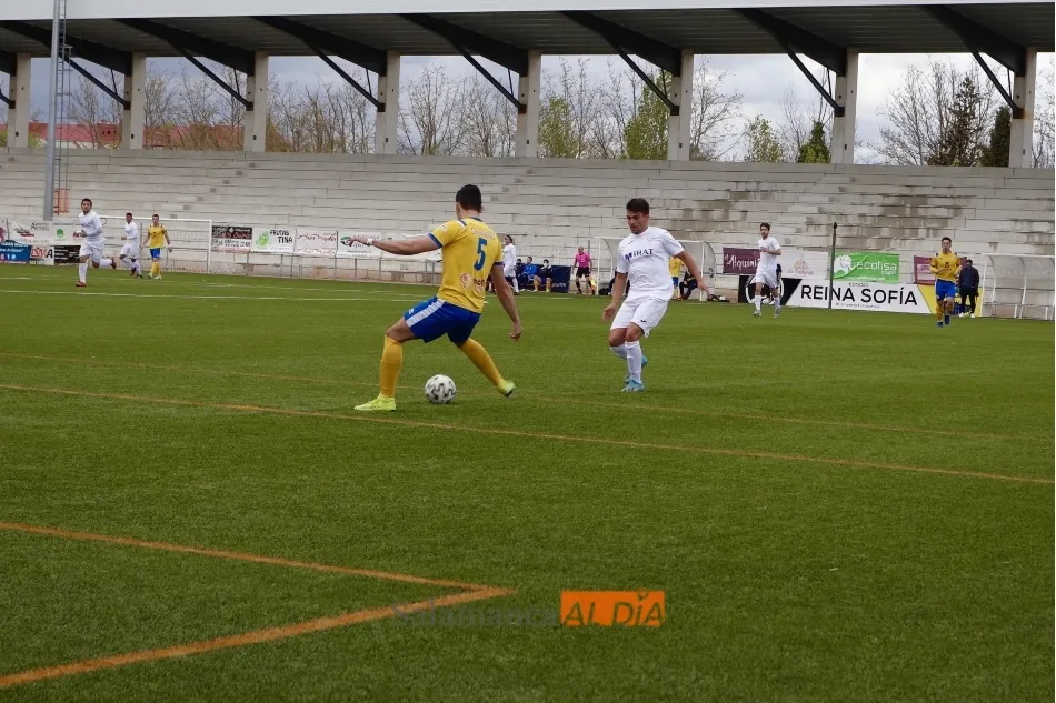 Foto 2 - Tablas en el derbi entre el RS Monterrey y el Ribert (1-1)