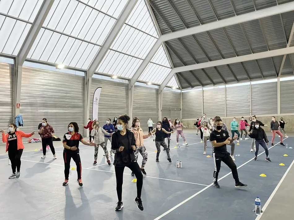 Foto 5 - Vecinos de todas las edades se apuntan al &lsquo;Carbajosa Move On&rsquo; a ritmo de zumba