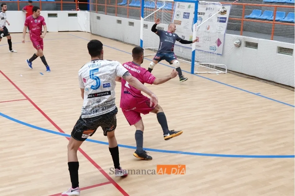 Foto 11 - Sufrida victoria del FS Salamanca Unionistas ante el Venta de Ba&ntilde;os (2-1)  
