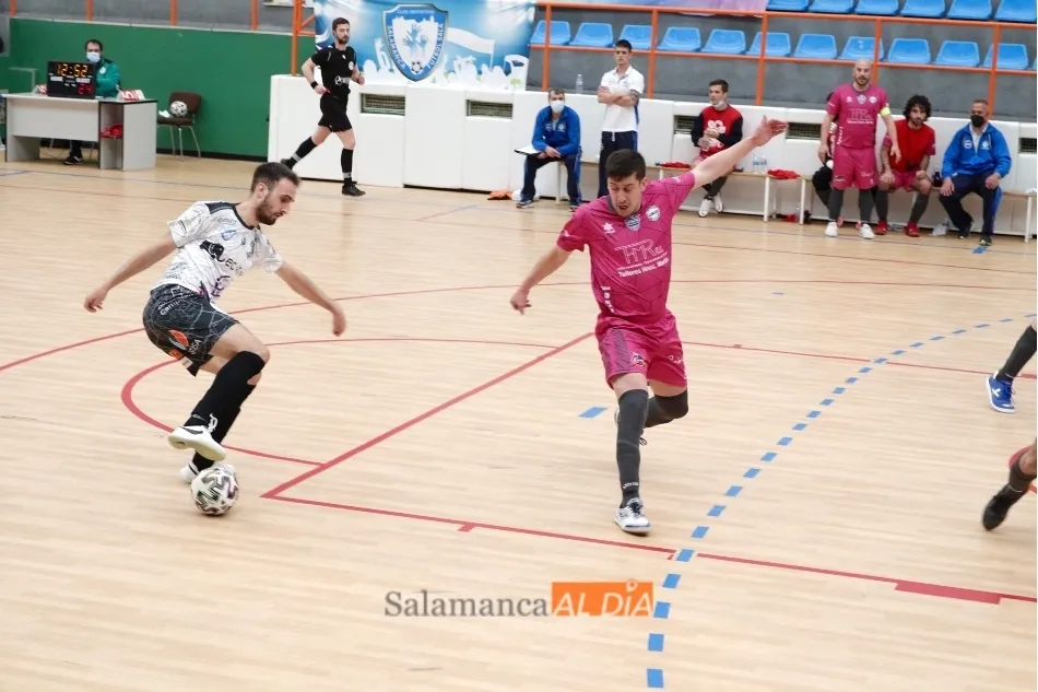 Foto 9 - Sufrida victoria del FS Salamanca Unionistas ante el Venta de Ba&ntilde;os (2-1)  