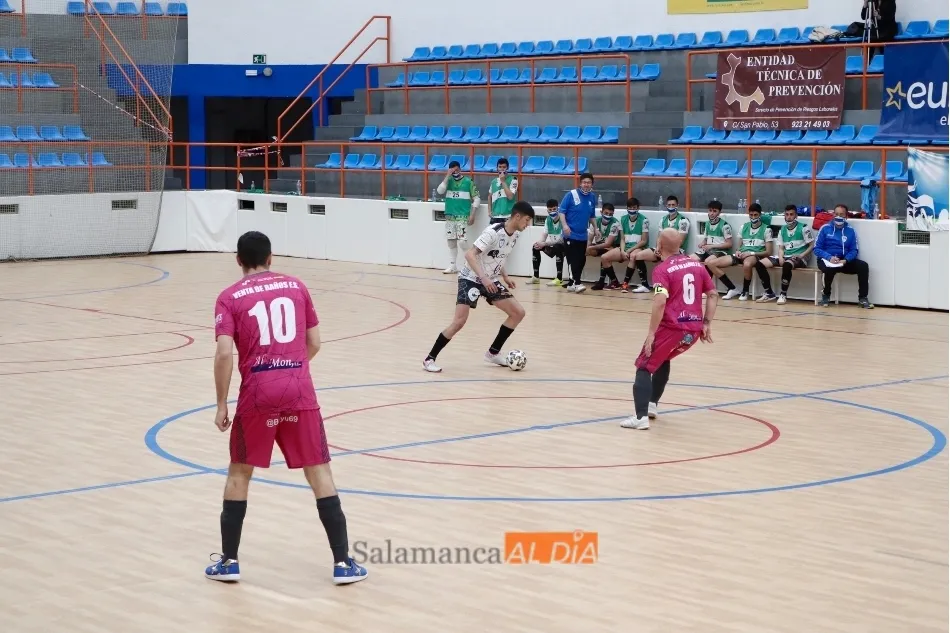 Foto 8 - Sufrida victoria del FS Salamanca Unionistas ante el Venta de Ba&ntilde;os (2-1)  