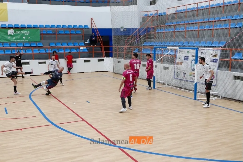Foto 7 - Sufrida victoria del FS Salamanca Unionistas ante el Venta de Ba&ntilde;os (2-1)  