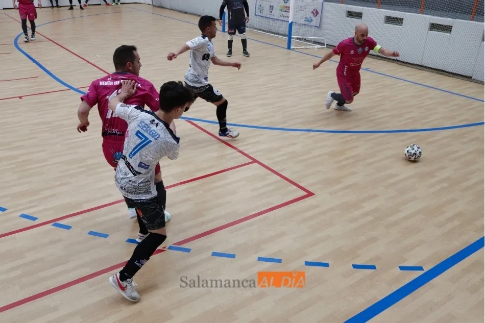Foto 6 - Sufrida victoria del FS Salamanca Unionistas ante el Venta de Ba&ntilde;os (2-1)  
