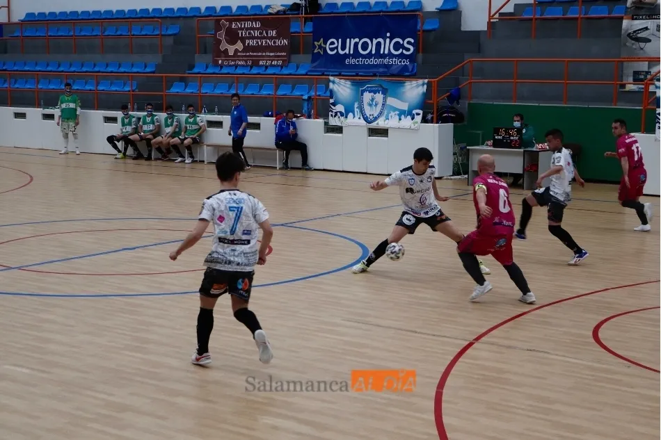 Foto 4 - Sufrida victoria del FS Salamanca Unionistas ante el Venta de Ba&ntilde;os (2-1)  