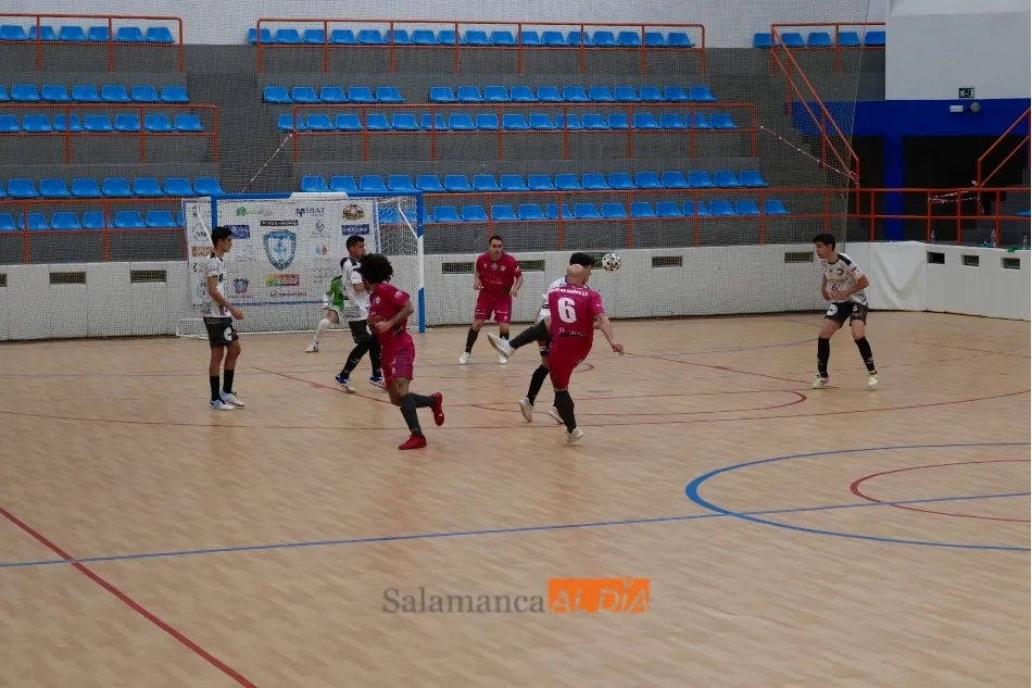 Foto 3 - Sufrida victoria del FS Salamanca Unionistas ante el Venta de Ba&ntilde;os (2-1)  