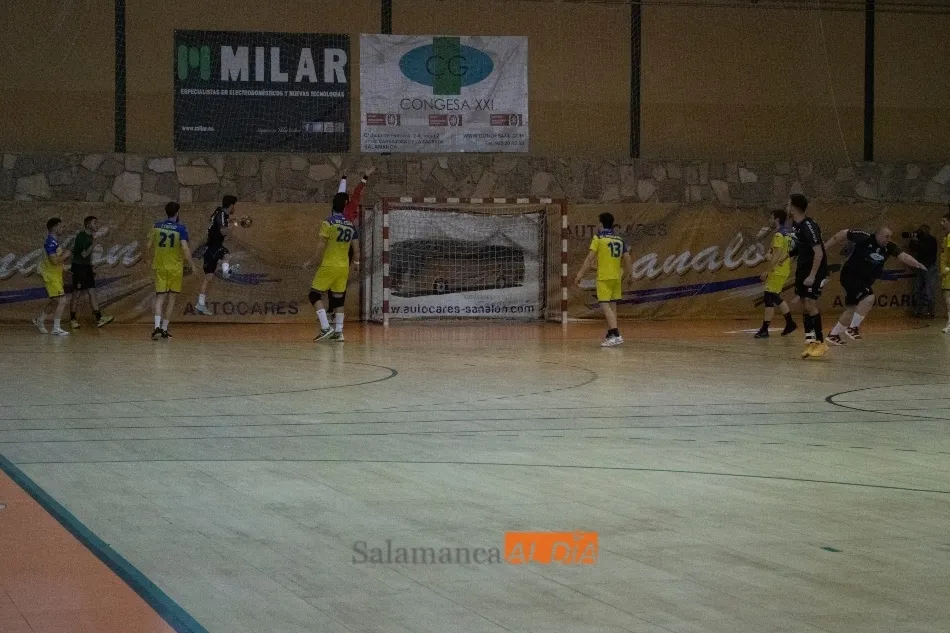 Foto 10 - El BM Salamanca se hace fuerte con su gente en el R&iacute;o Tormes para tumbar a Lafuente Pereda (35-31)