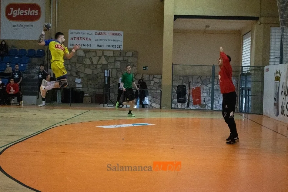Foto 9 - El BM Salamanca se hace fuerte con su gente en el R&iacute;o Tormes para tumbar a Lafuente Pereda (35-31)
