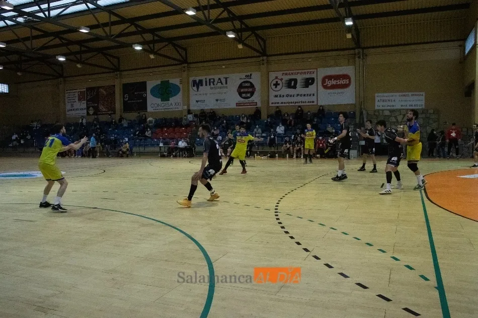 Foto 4 - El BM Salamanca se hace fuerte con su gente en el R&iacute;o Tormes para tumbar a Lafuente Pereda (35-31)