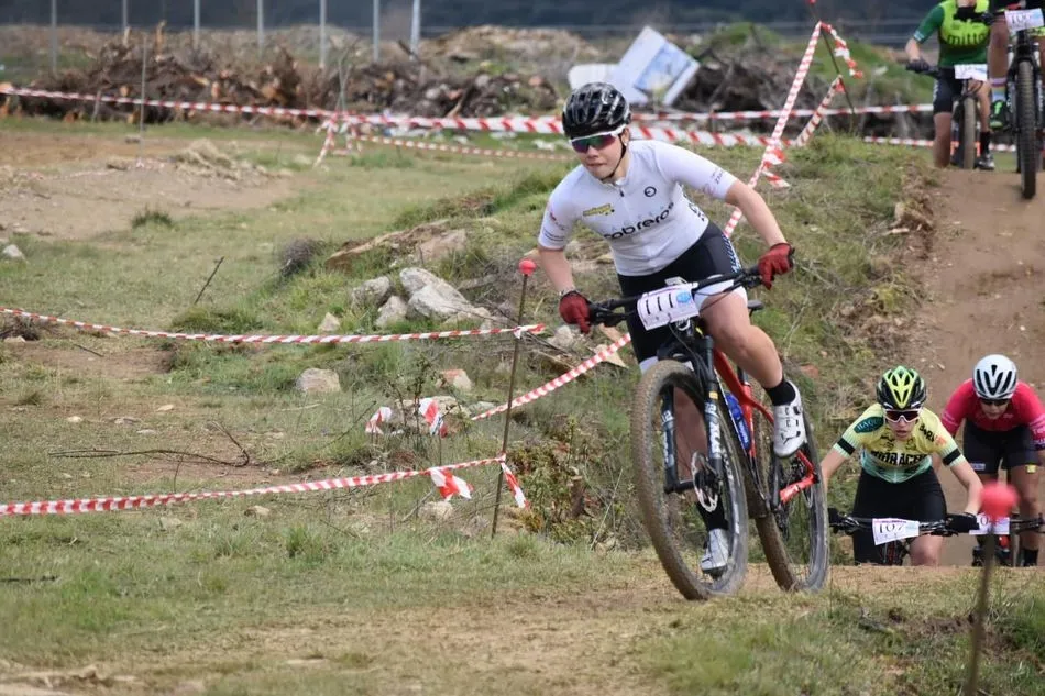 Foto 7 - Los ciclistas disfrutan en Guijuelo del primer Trofeo Escuelas BTT y del I XCO BTT