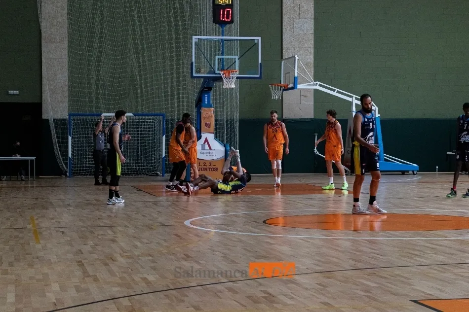 Foto 11 - El Aquimisa Carbajosa cae en un partido de infarto ante el Algeciras (67-70) y tendr&aacute; que esperar...