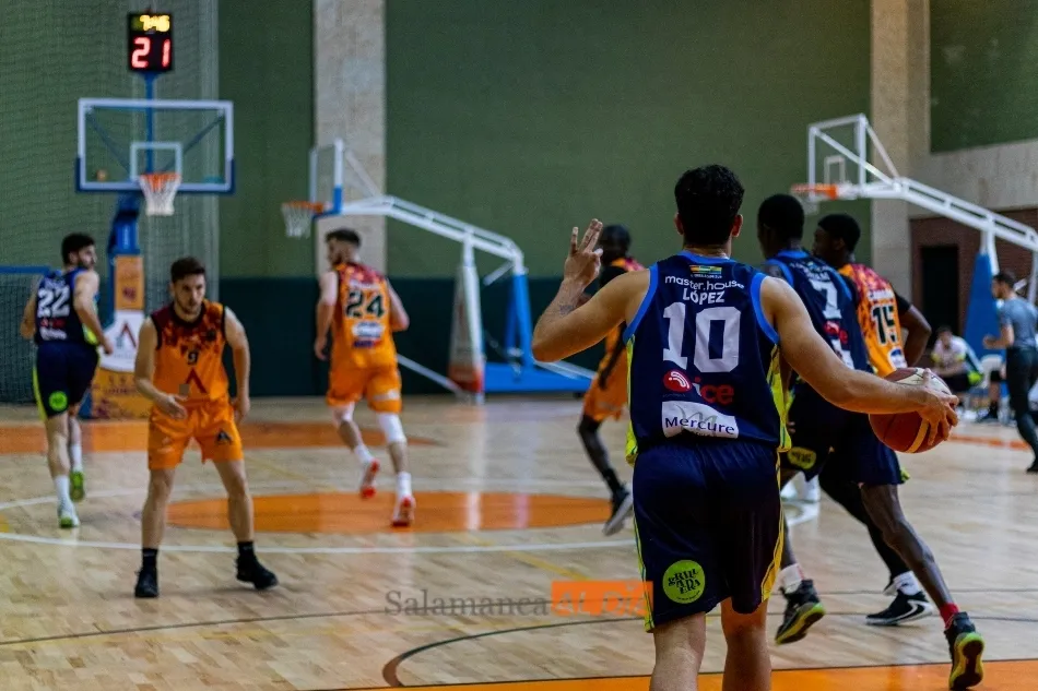 Foto 8 - El Aquimisa Carbajosa cae en un partido de infarto ante el Algeciras (67-70) y tendr&aacute; que esperar...