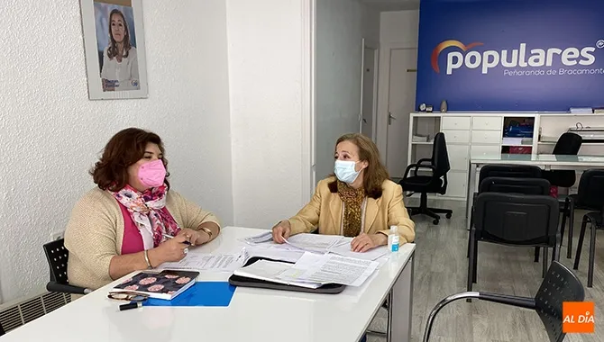 Integrantes del Partido Popular, durante un encuentro con medios en su sede