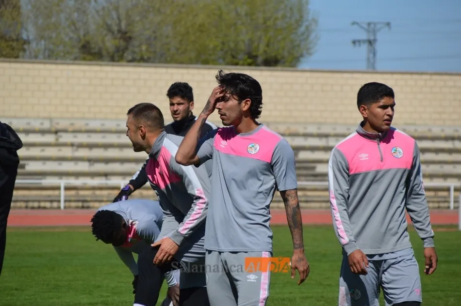 Foto 9 - Suave sesi&oacute;n de recuperaci&oacute;n del Salamanca UDS con un partidillo entre los suplentes