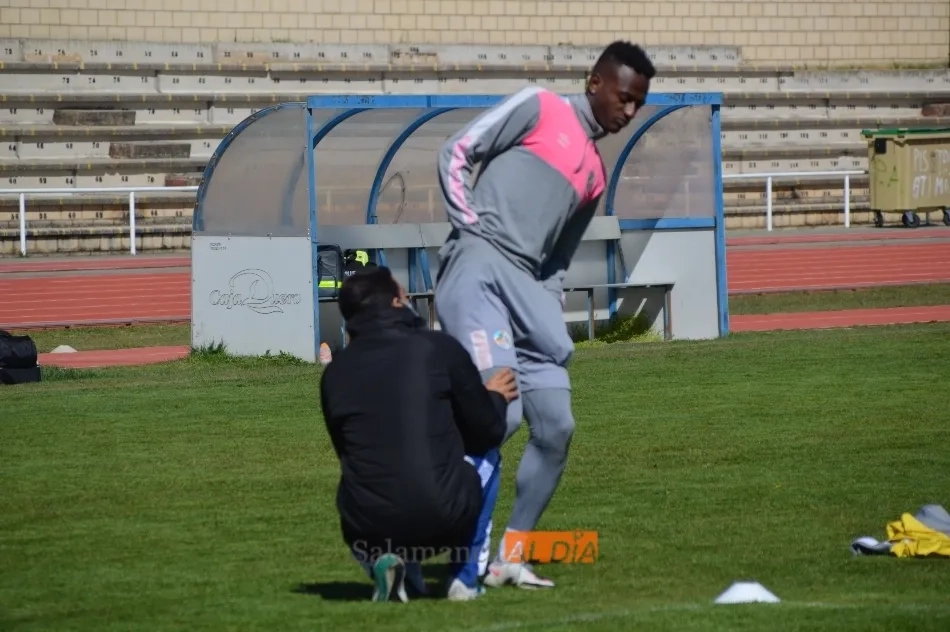 Foto 8 - Suave sesi&oacute;n de recuperaci&oacute;n del Salamanca UDS con un partidillo entre los suplentes